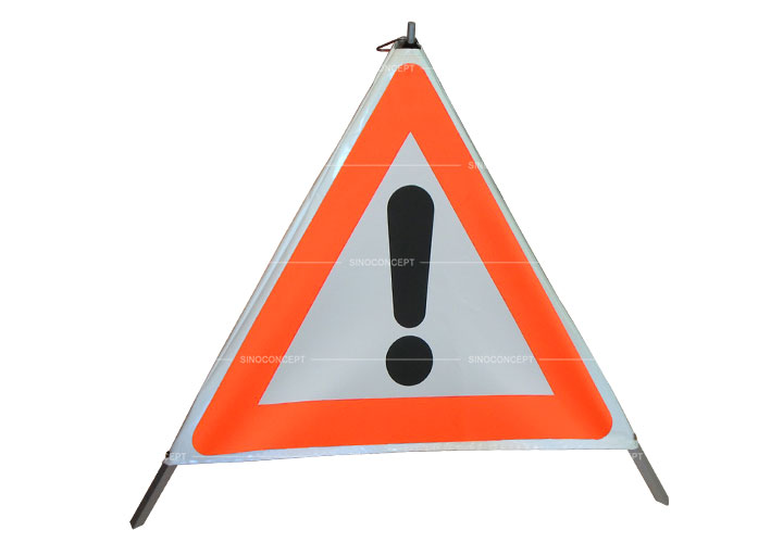3D drawing of 750mm type traffic cone showing dimensions of the body height, base and reflective tapes